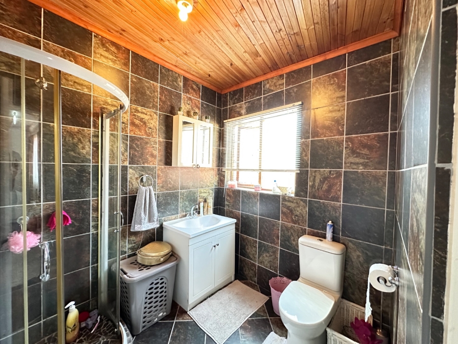 6 Bedroom Property for Sale in Heiderand Western Cape
